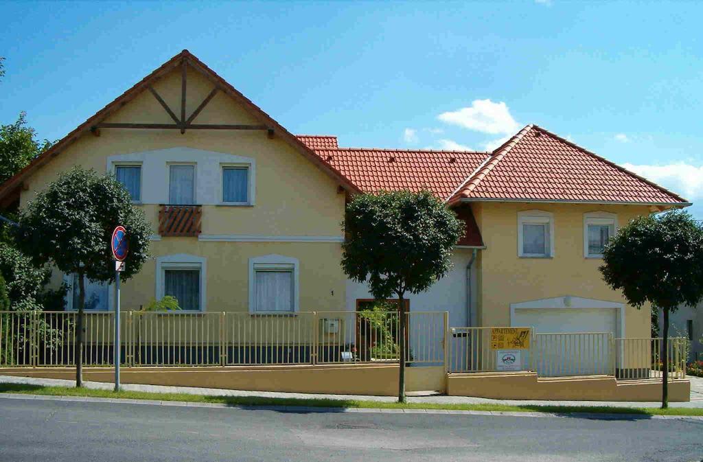 Madach Apartman Heviz Exterior photo